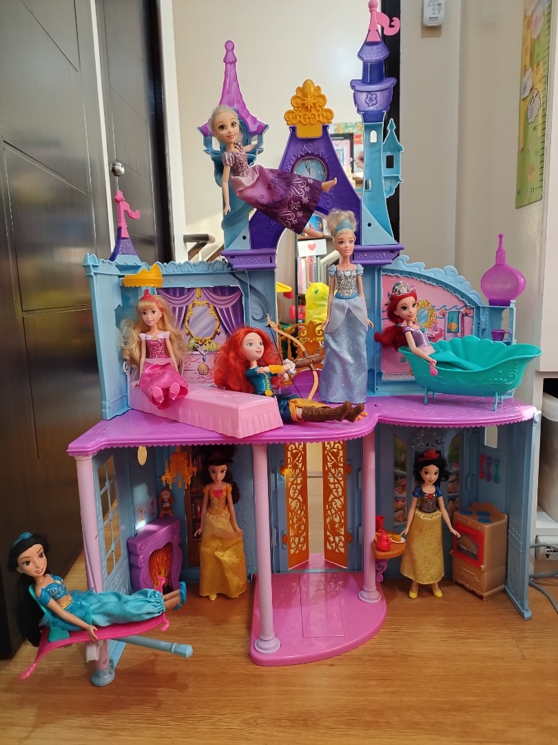 Disney princess royal hotsell dreams castle playset