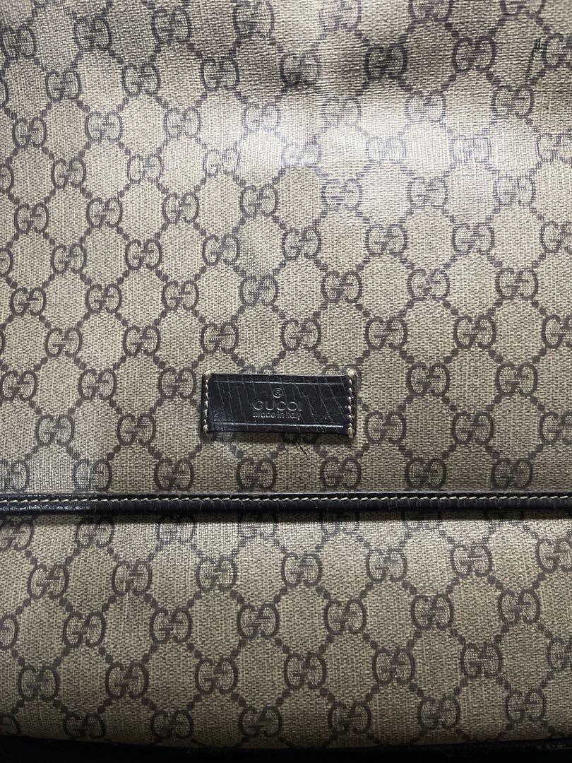 Gucci Messenger bag (Category: Luxury Bags & Wallets) located in Quezon City. Submitted by celebritycloset888 (Listing ID 1176692116, Image 2). Description: Gucci Messenger bag With signs of USAGE But still in usable condition FINAL PRICE IS POSTED Bought in second hand store in Japan year 2016 *PLEASE SELF AUTHENTICATE IT AS WELL THANK YOU.