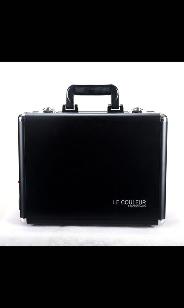 Le Couleur Make up vanity case (Category: Makeup) located in Quezon City. Submitted by lovelygirldress (Listing ID 1176759880, Image 1). Description: .