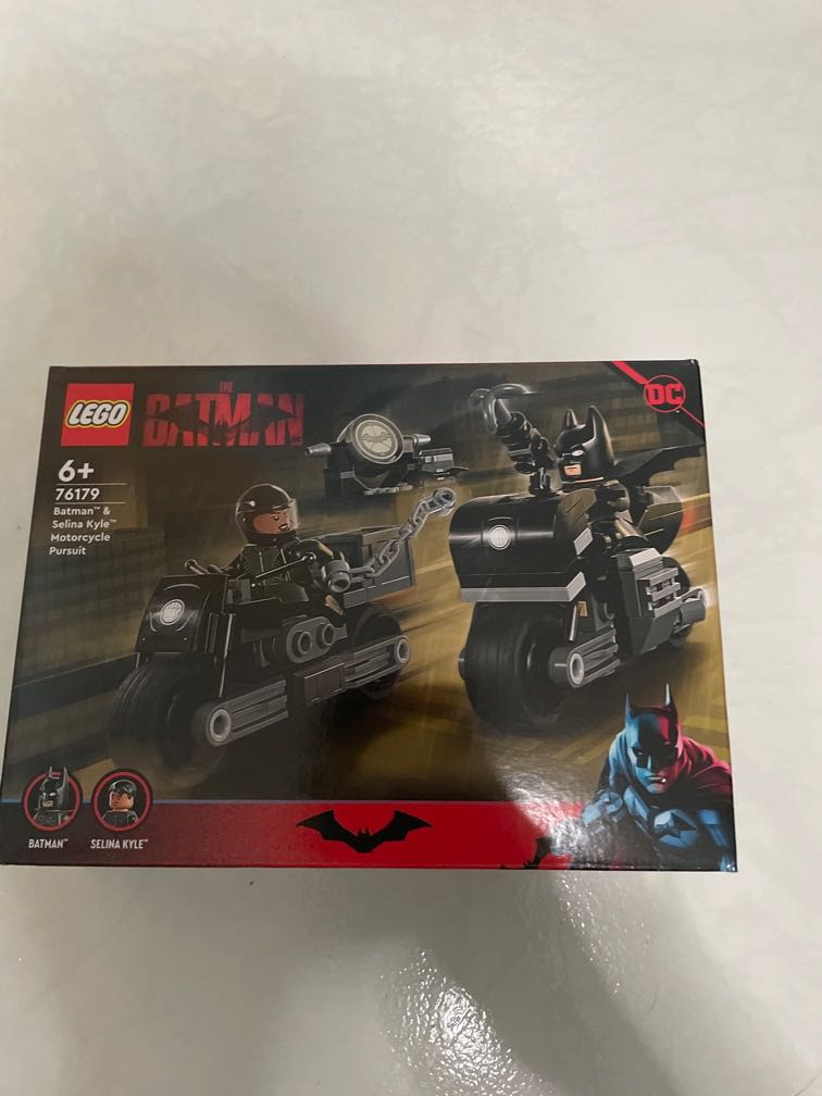 Lego Batman & Selina Kyle motorcycle pursuit 76179 dc comic, Hobbies