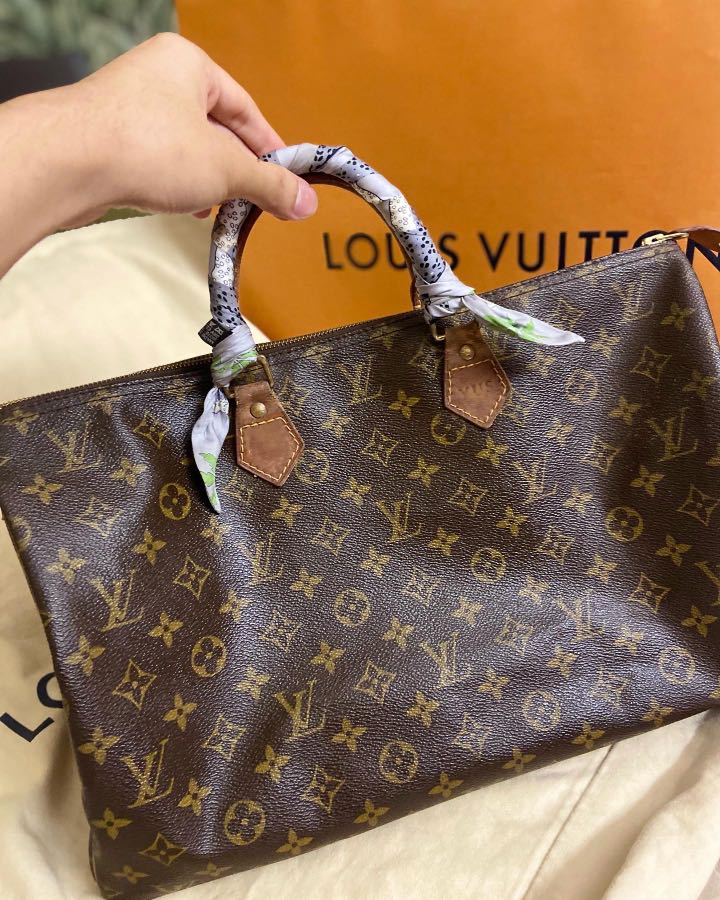 Louis Vuitton, A Louis Vuitton Speedy 40 bag width 22cm