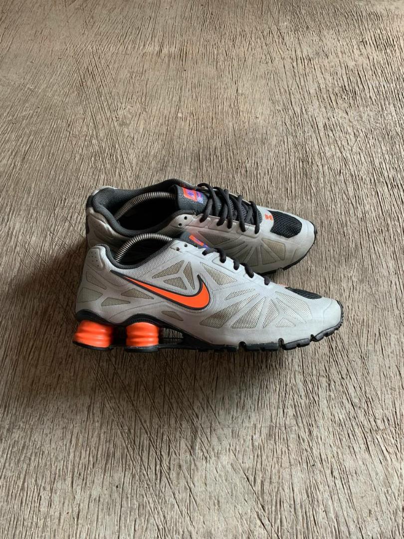 Sepatu nike shock store