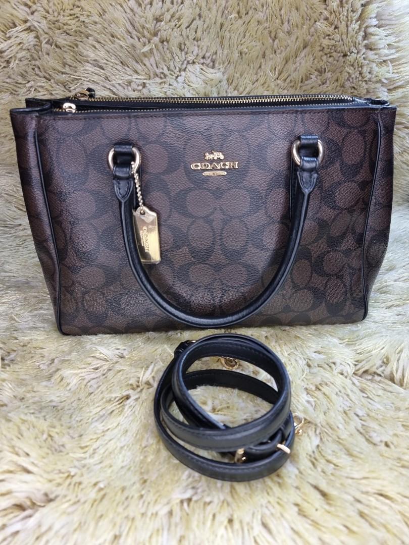 Original Coach Surrey Carry All Canvas (Category: Luxury Bags & Wallets) located in Makati City. Submitted by AL_ORIGINALS (Listing ID 1176749533, Image 1). Description: 💯 Original Coach Canvass I am not selling fake. Can double your money if proven fake. Condition 8.0/10 Minimal sign of usage No Flaws to declare Medium Super nice in actual very elegant PLEASE!!! Manage your expectations because this is already used but super presentable RFS: de