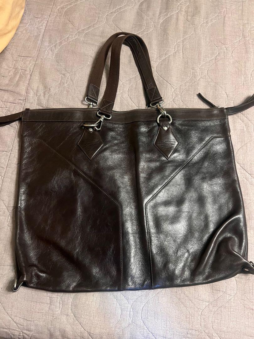 Oversized tote leather bag (Category: Luxury Bags & Wallets) located in Quezon City. Submitted by jules0702brand (Listing ID 1176651314, Image 1). Description: All cowhide leather oversized tote bag in dark coffee brown color. P.S. seller will hold SF .
