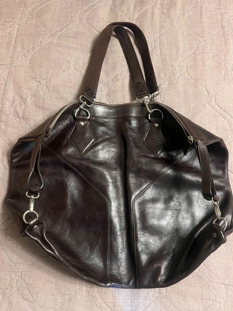 Oversized tote leather bag (Category: Luxury Bags & Wallets) located in Quezon City. Submitted by jules0702brand (Listing ID 1176651314, Image 3). Description: All cowhide leather oversized tote bag in dark coffee brown color. P.S. seller will hold SF .