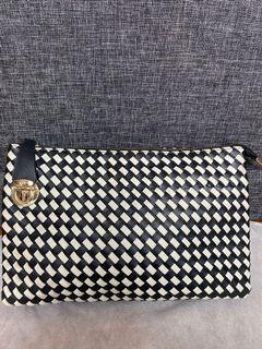 Pouch no brand - preloved by thrift shop