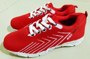 Sepatu ukuran 40