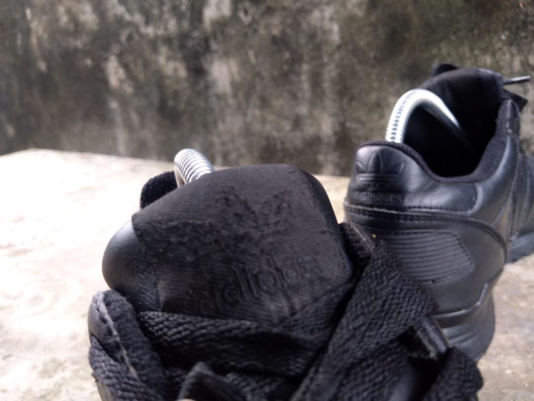 Shoes Adidas Zx 700 S80528 Adidas Zx 700 triple black sepatu Adidas mens style Zx 700 full black kulit sepatu Adidas casual Zx 700 original