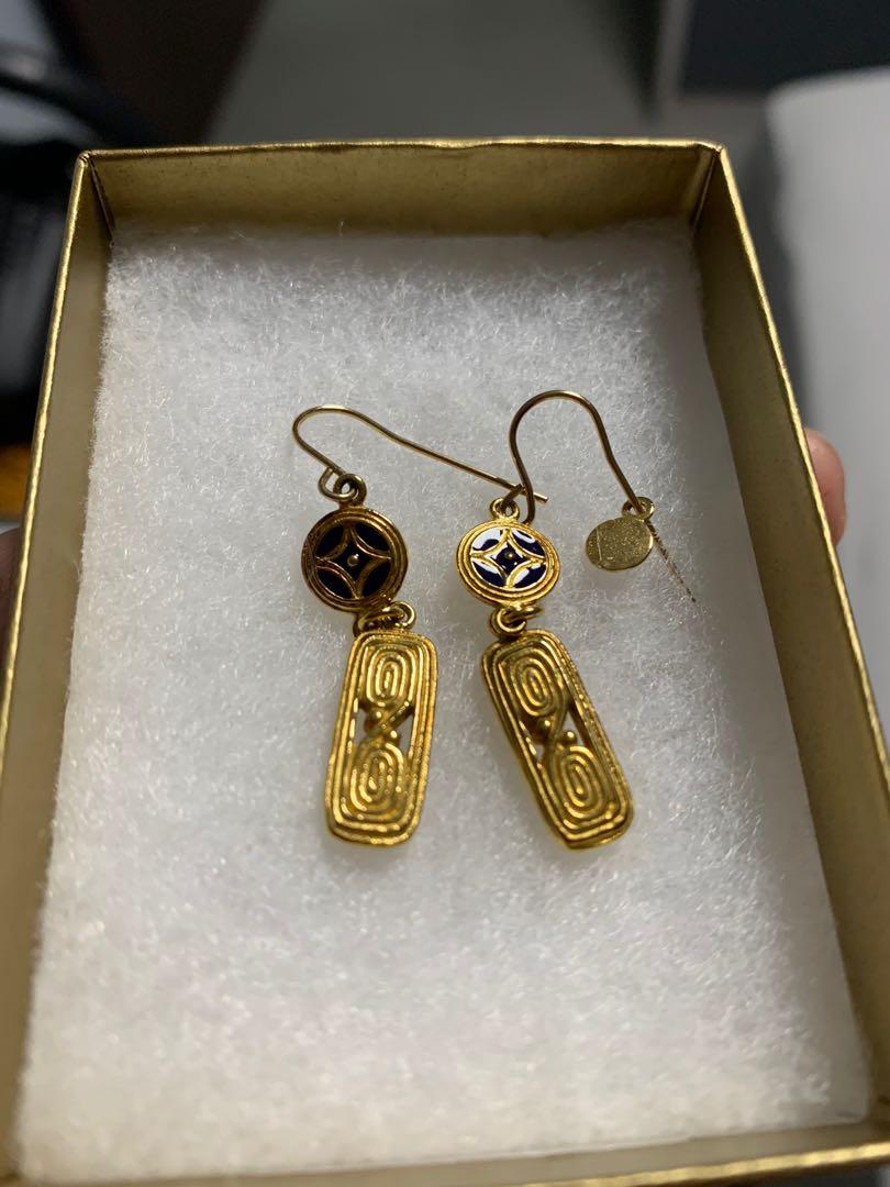 Metropolitan museum hotsell of art earrings