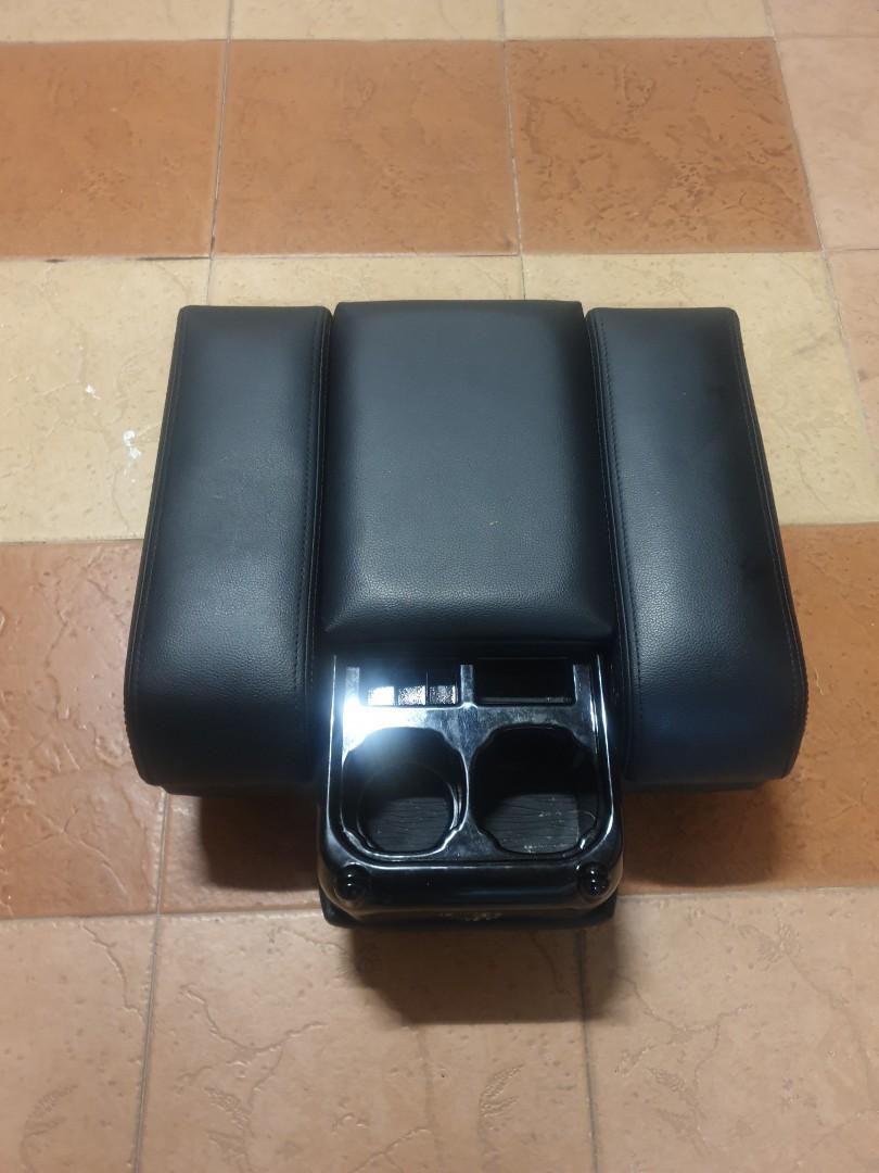 Toyota Hiace Arm Rest / Compartment, Car Accessories, Accessories on ...