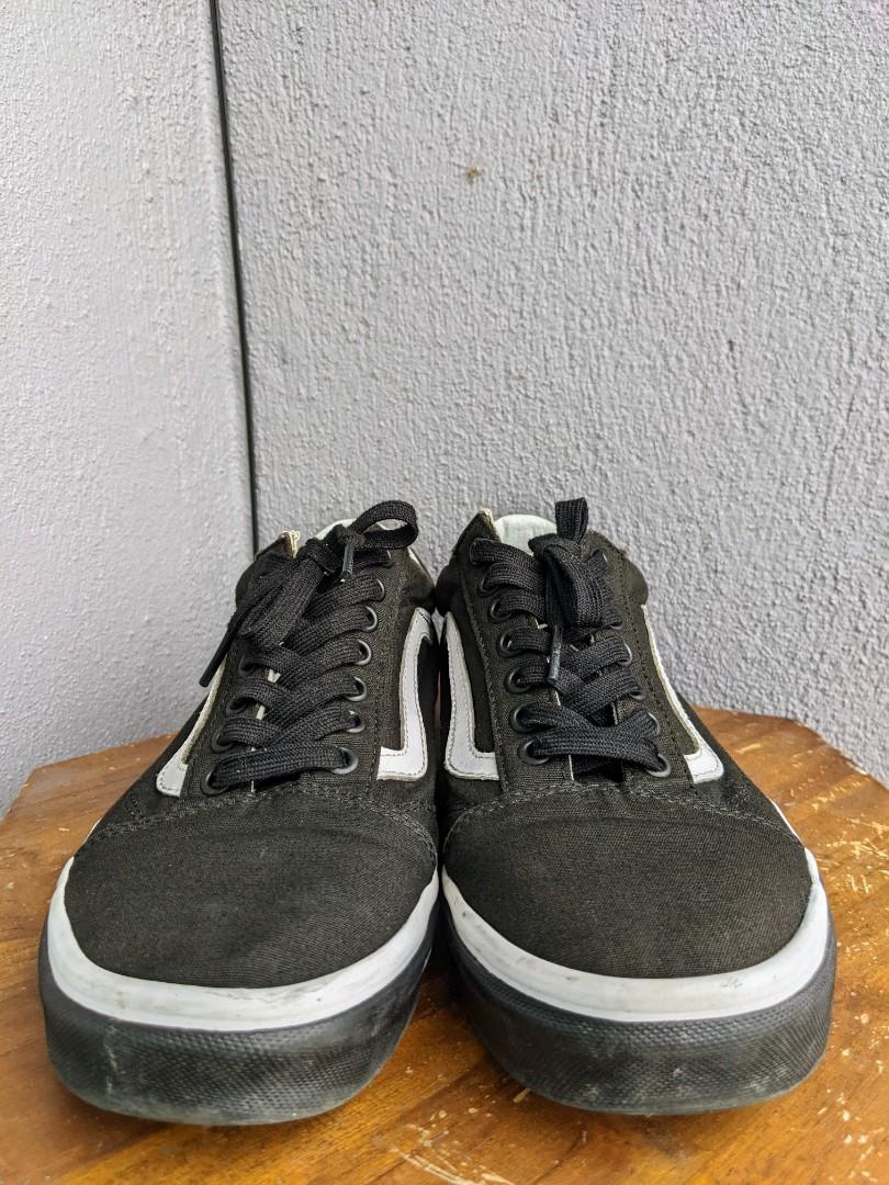 Black vans with white line discount