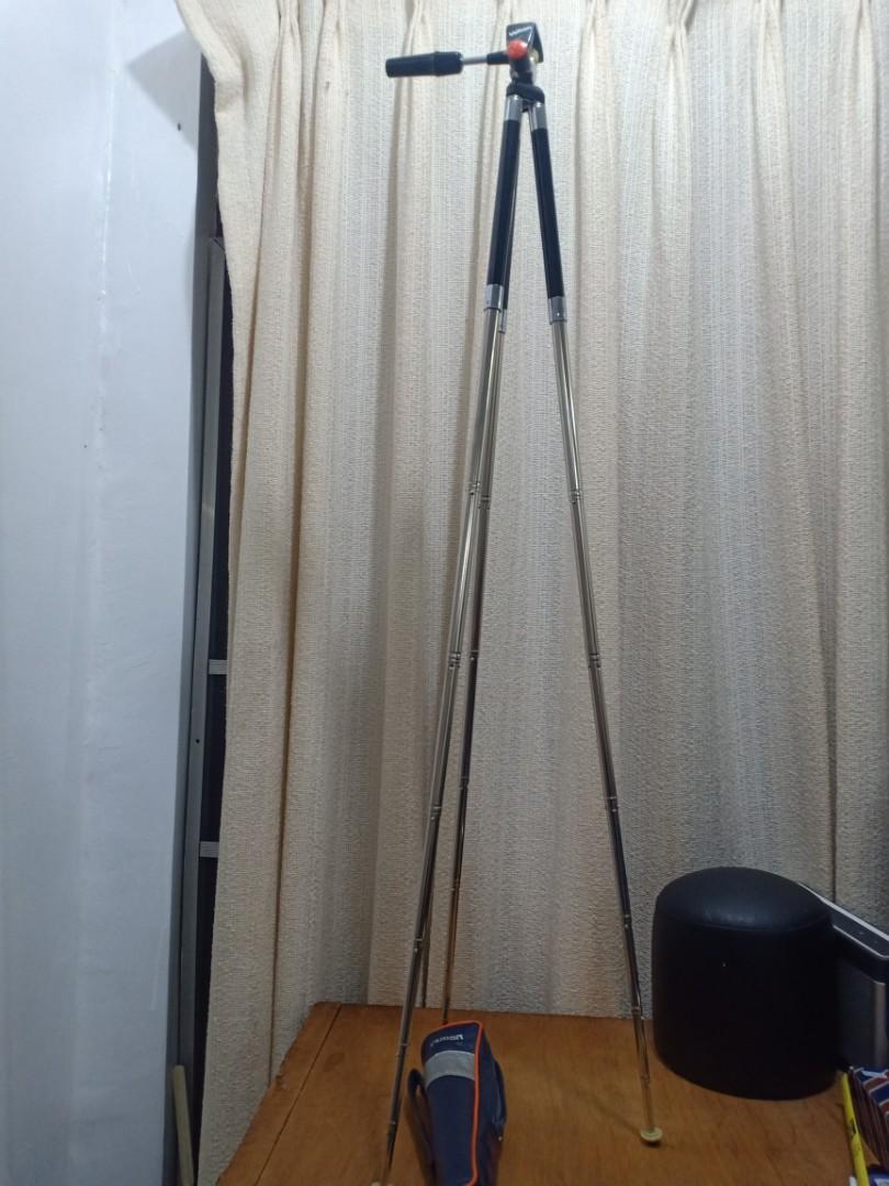 Velbon tripod (Category: Tripods & Monopods) located in Las Pinas. Submitted by quick_deals_great_finds2 (Listing ID 1176779631, Image 3). Description: Original 2nd hand from japan Aluminum material 3 ft tall.