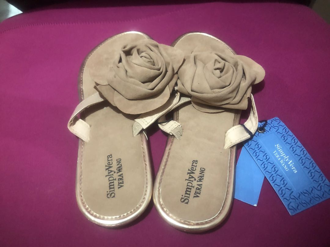 Vera Wang slippers Women s Fashion Footwear Slippers and slides