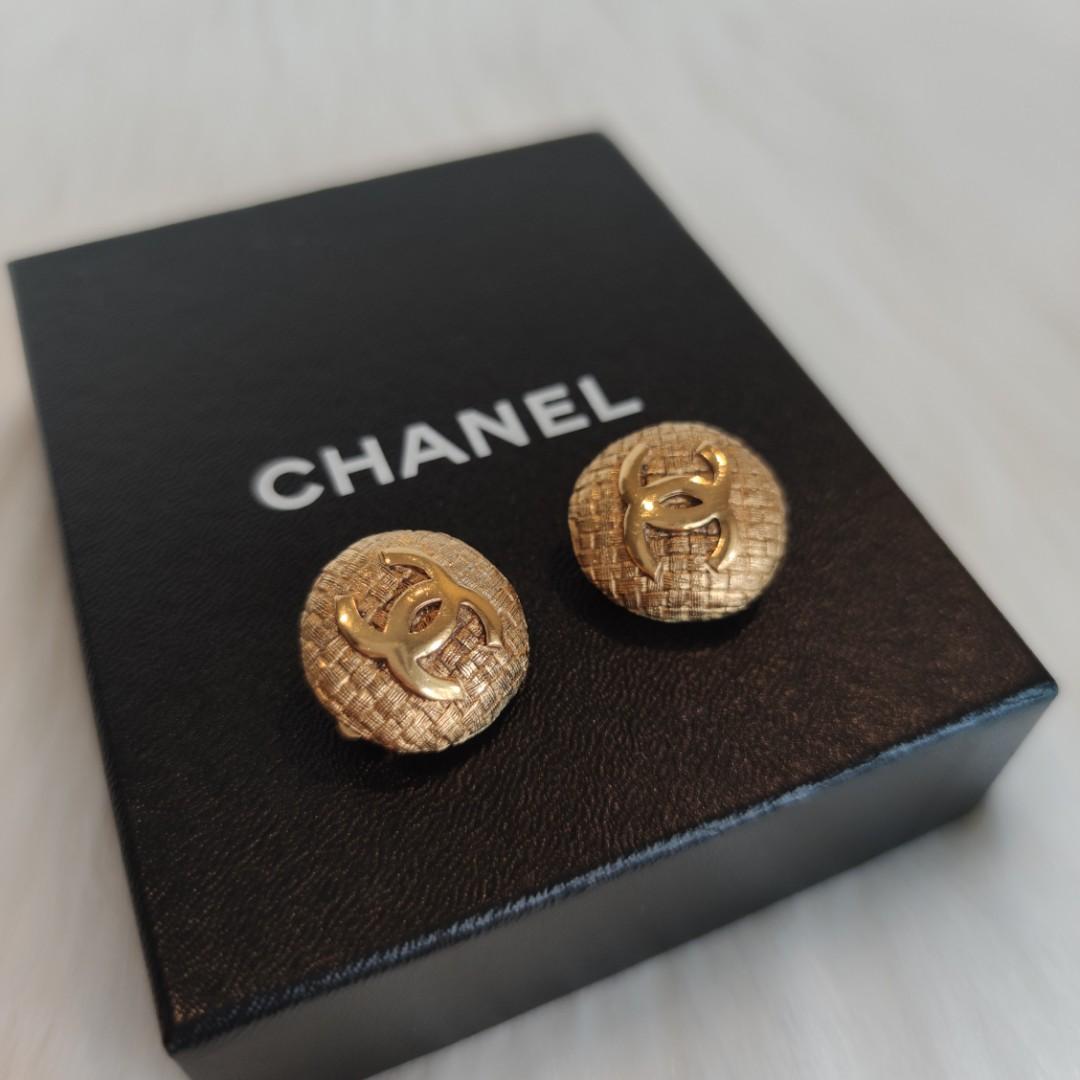 Vintage chanel discount clip on earrings