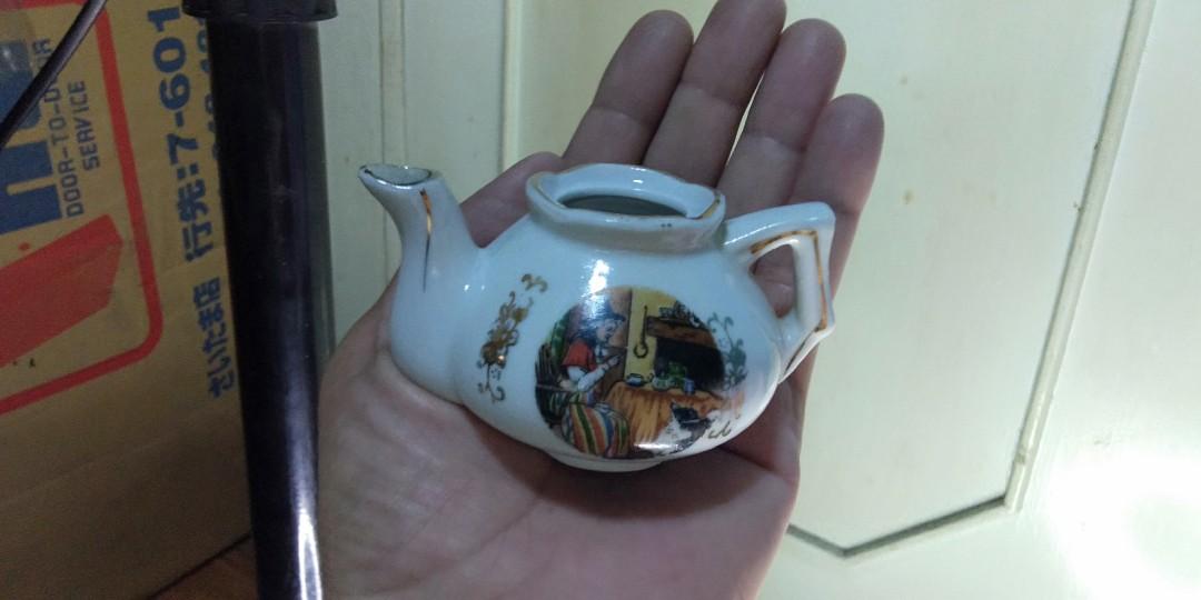 Vintage Miniature Tea Kettle From England (Category: Kettles & Airpots) located in Pasig City. Submitted by Unikko75 (Listing ID 1176682990, Image 1). Description: Vintage Miniature Tea Kettle From England Vintage / Used Size Height : 2 Inches Width : 3.25 Inches Price : 450..