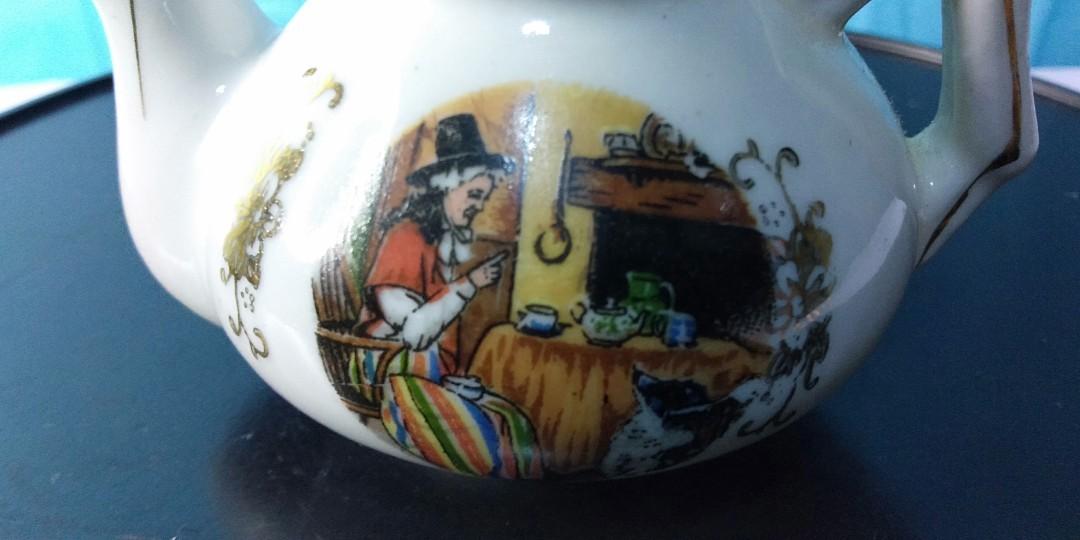 Vintage Miniature Tea Kettle From England (Category: Kettles & Airpots) located in Pasig City. Submitted by Unikko75 (Listing ID 1176682990, Image 3). Description: Vintage Miniature Tea Kettle From England Vintage / Used Size Height : 2 Inches Width : 3.25 Inches Price : 450..