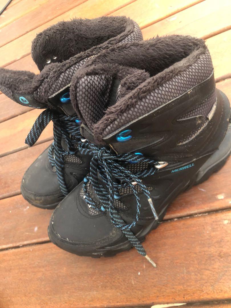 W9 Merrell Fleece lined Hiking Boots