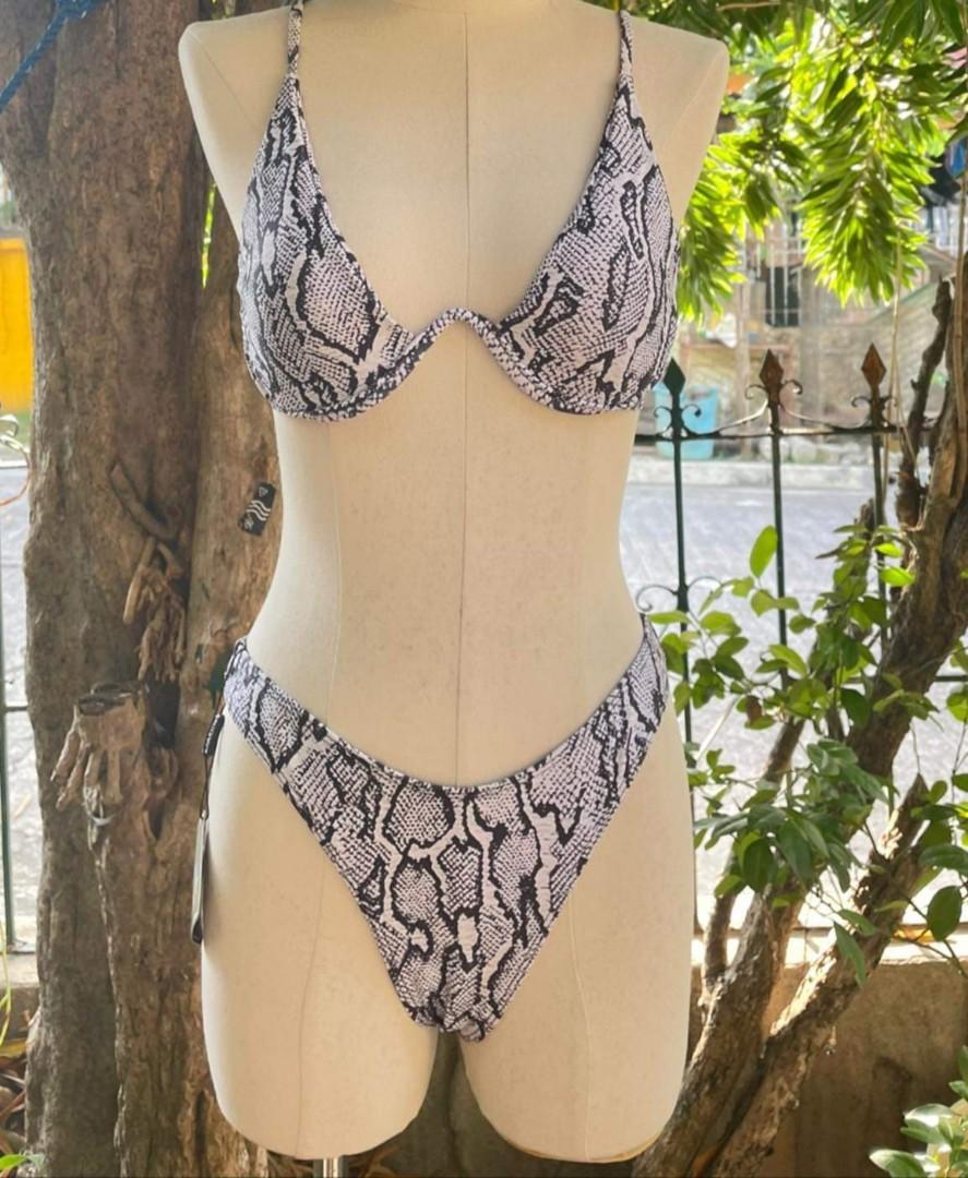 ZAFUL TWO PIECE SWIMSUIT SNAKE PRINT Women s Fashion Swimwear