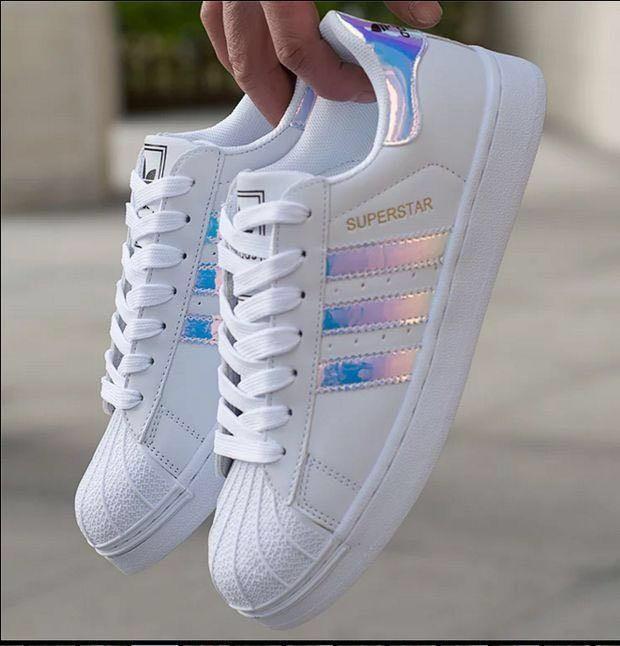 Distante Guiño oración Adidas Superstar Holographic Sneakers, Women's Fashion, Footwear, Sneakers  on Carousell