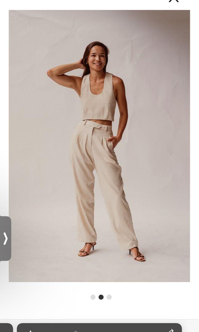Araw The Line Melfi Top Oat (Category: Sleeveless) located in Quezon City. Submitted by prelovedby.cyka (Listing ID 1177007845, Image 1). Description: Barely used Araw Top in Medium! Too short for my liking RFS: Need Funds.