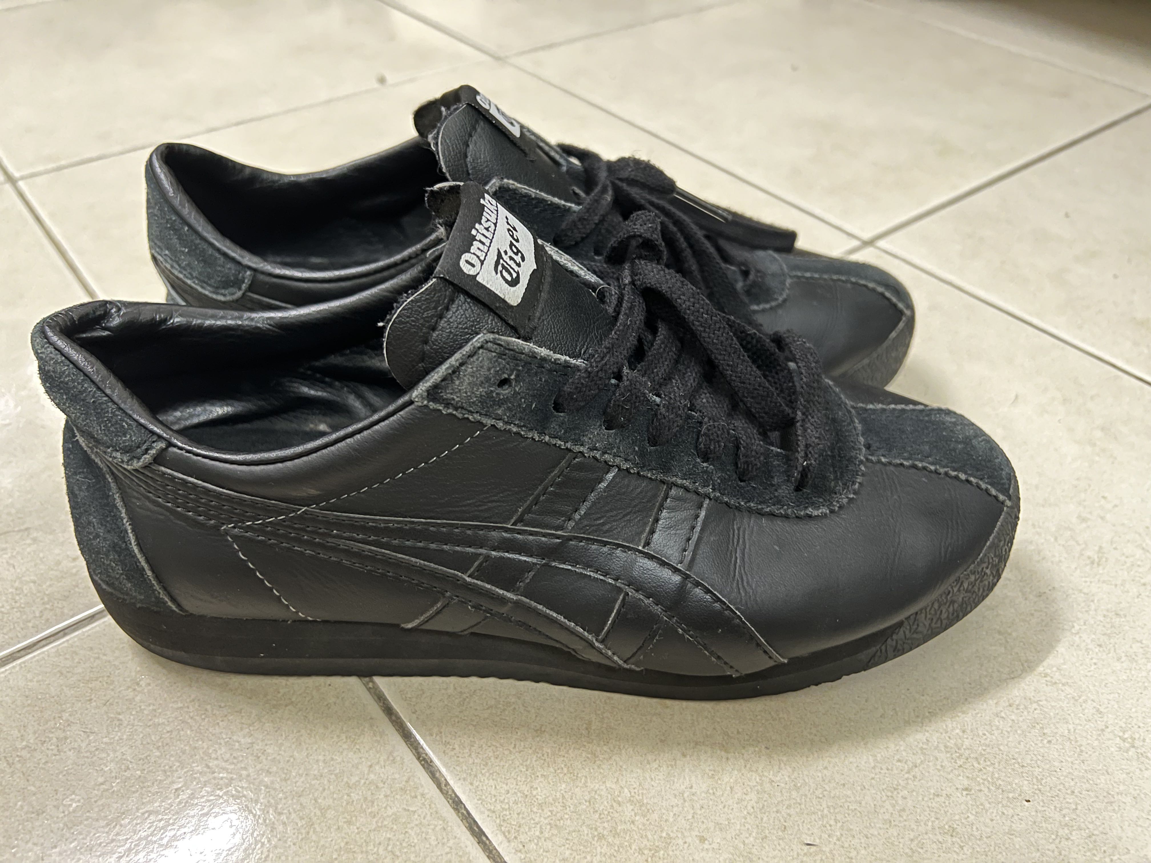 All black store onitsuka tiger