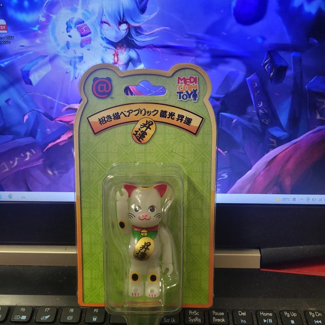 BE@RBRICK 100% 招財貓蓄光夜光昇運bearbrick, 興趣及遊戲, 玩具& 遊戲 