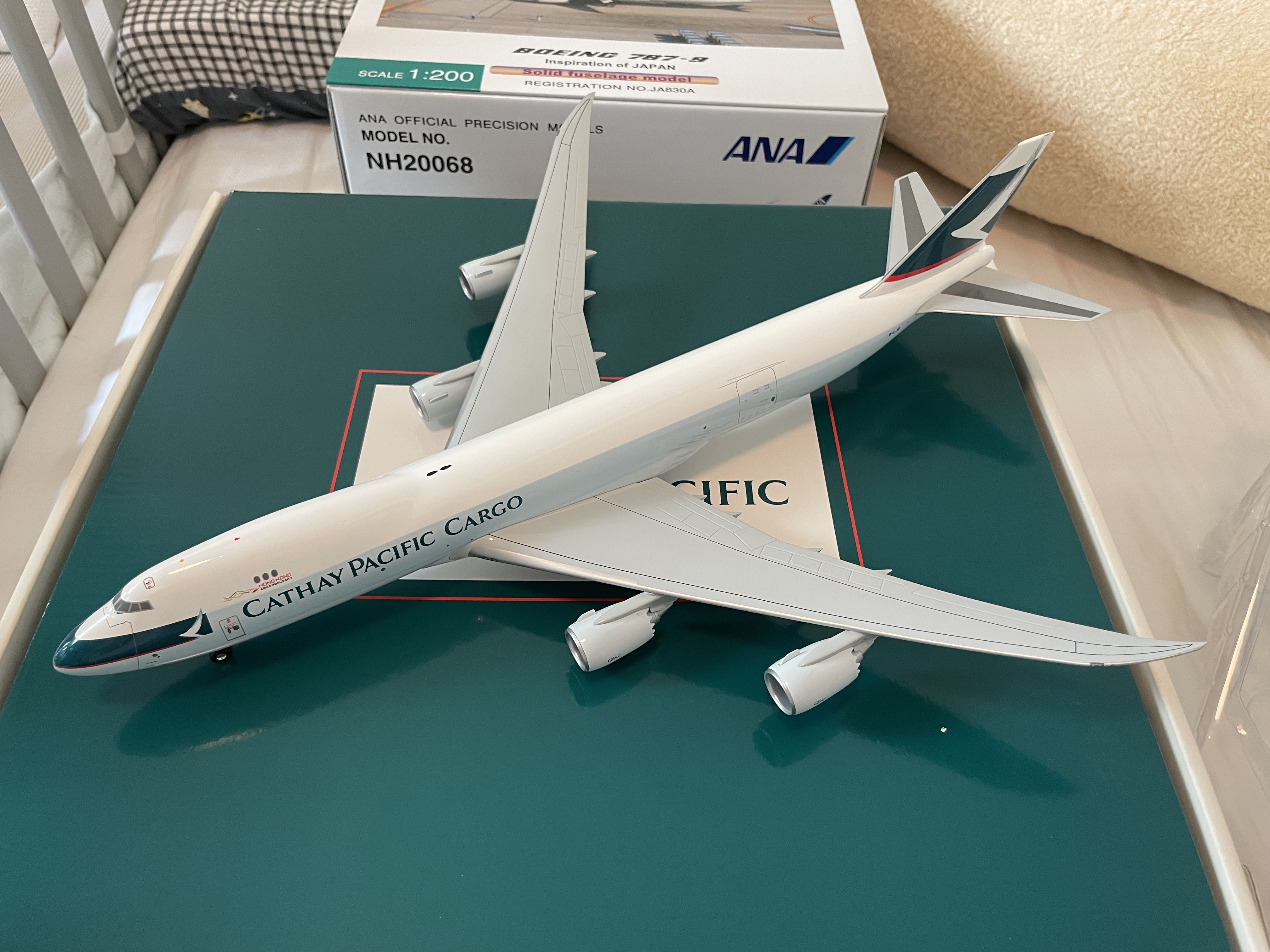 Cathay Pacific Cargo 1:200 Boeing 747-8F B-LJB, 興趣及遊戲, 玩具