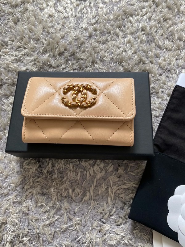 Chanel Kartenetui, Luxury, Bags & Wallets on Carousell