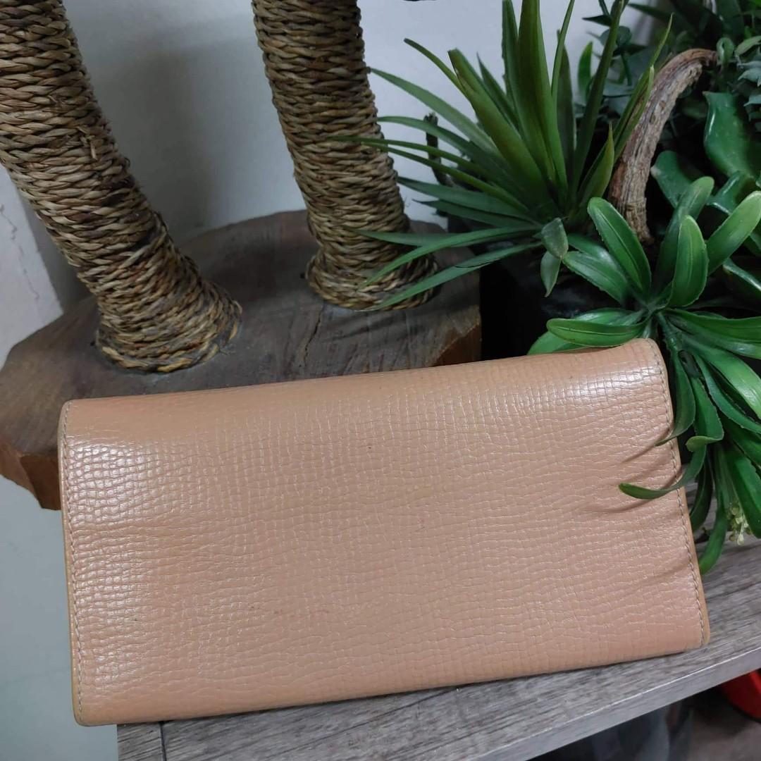 Chloe wallet (Category: Luxury Bags & Wallets) located in Makati City. Submitted by crisfb (Listing ID 1176991627, Image 2). Description: good deal, fixed price. original chloe wallet in good condition...