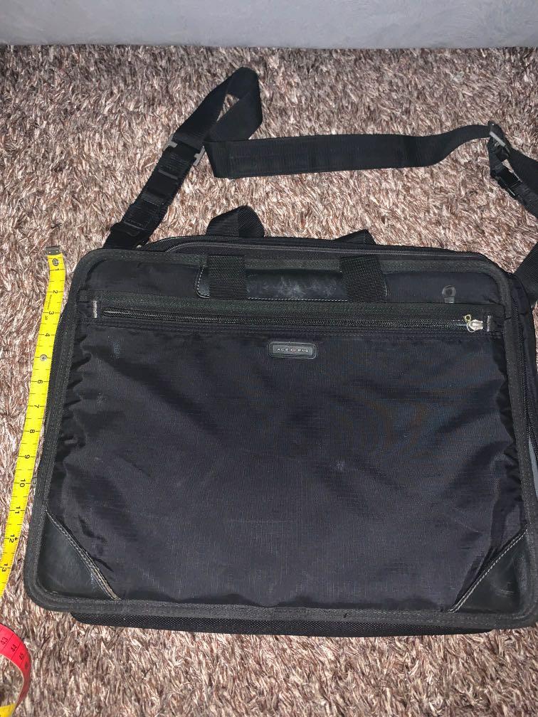 expandable laptop nylon black bag (Category: Laptop Bags & Sleeves) located in Silang. Submitted by sari2bilina (Listing ID 1176947091, Image 1). Description: .