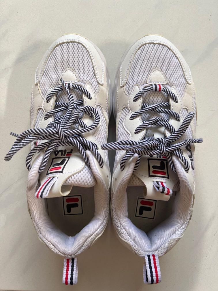 Fila tracer chunky best sale sneakers