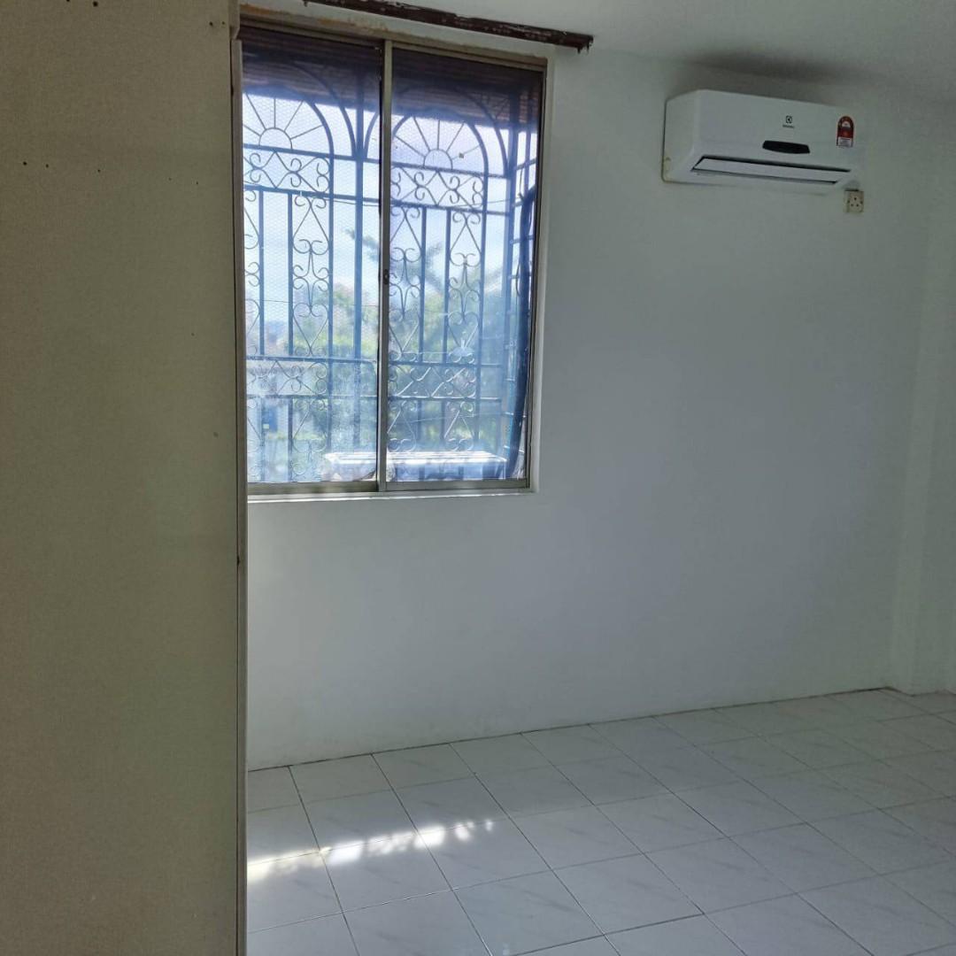 Freehold Corner Unit Rampai Court Apartment Property For Sale on