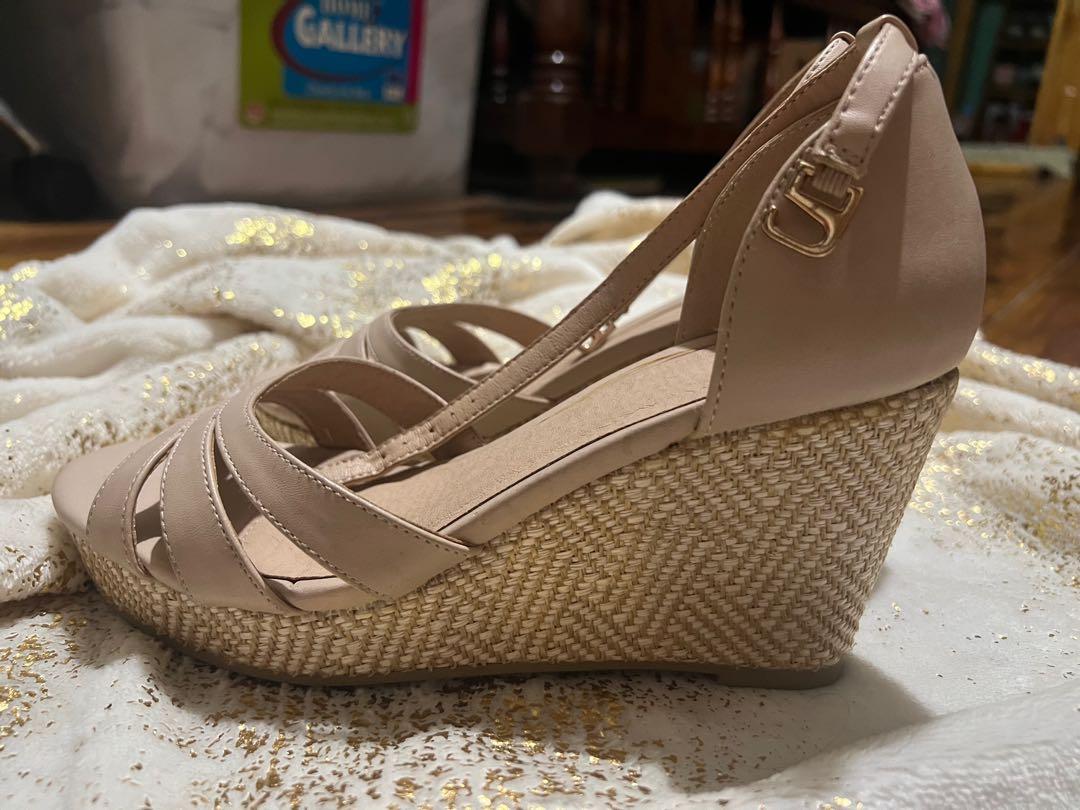 GIBI SHOES Women s Fashion Footwear Wedges on Carousell