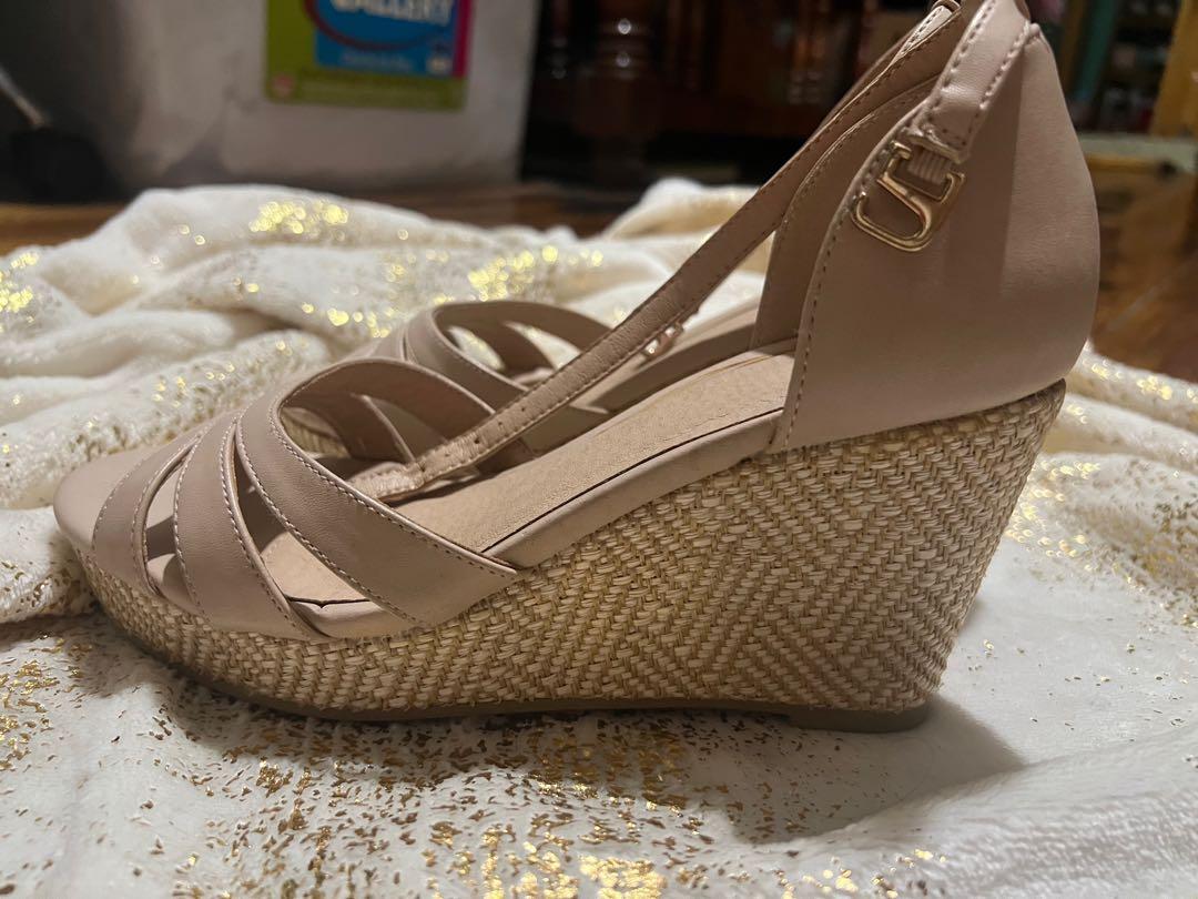 GIBI SHOES Women s Fashion Footwear Wedges on Carousell