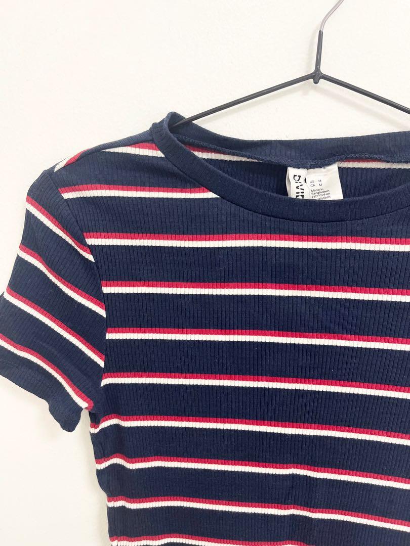 H&M Knitted Crop Top (Category: Shirts) located in Quezon City. Submitted by kcdeclutters (Listing ID 1176876277, Image 2). Description: H&M Knitted Crop Top Size M on tag Fits S to M P120 .
