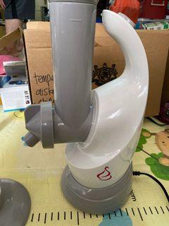 Ice cream maker