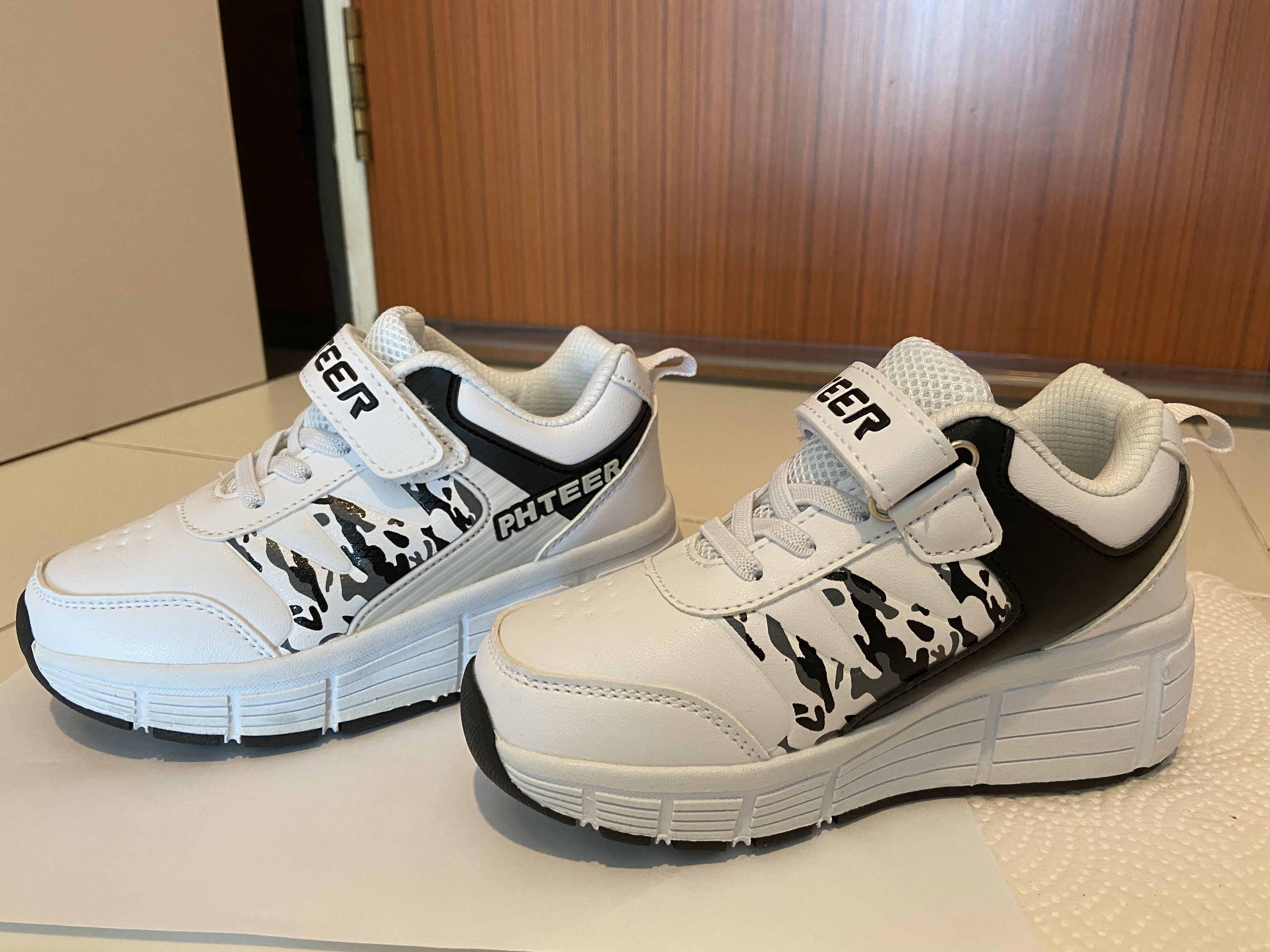 Childrens roller hotsell shoes