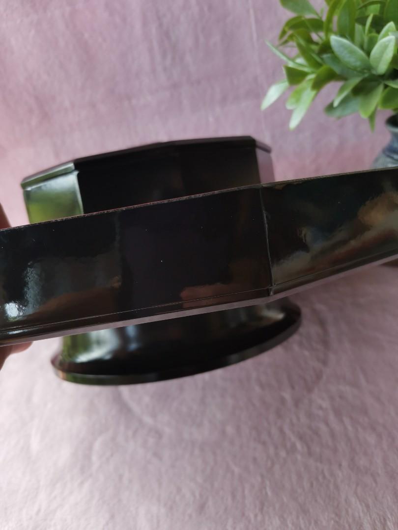 Lacquer Lazy Susan (Category: Dinnerware & Cutlery) located in Talisay. Submitted by enavnai13 (Listing ID 1176870907, Image 3). Description: Lacquer Lazy Susan 1 pc available With a pair of chopsticks included With box Please swipe to see item measurements 980 + SF #CVTavailable #japansurplusph #stonewareph #stoneware #ceramics #mugs #cups #plates #japanstoneware #japanstoneware #japanceramic #japansurplus #coffeelovers #coffeelover.