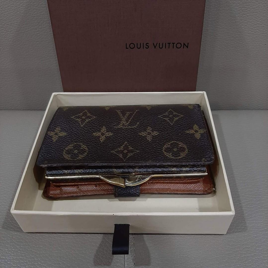 Louis Vuitton Monigram Short Wallet (Category: Luxury Bags & Wallets) located in Taguig. Submitted by esa.agustin (Listing ID 1176878311, Image 1). Description: Original Louis Vuitton Monogram short wallet. With box. Made in France.