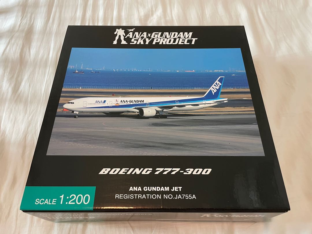 Official ANA 1:200 Gundam Boeing 777-300 JA755A model airplane 
