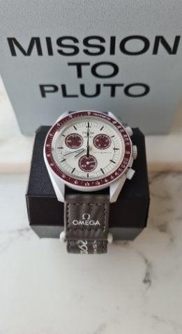 Omega x Swatch MOONSWATCH - Pluto, 名牌, 手錶- Carousell