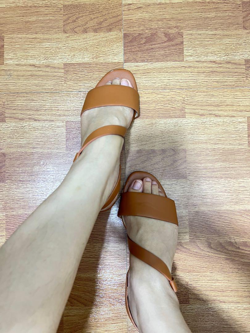 Parisian flat outlet sandals