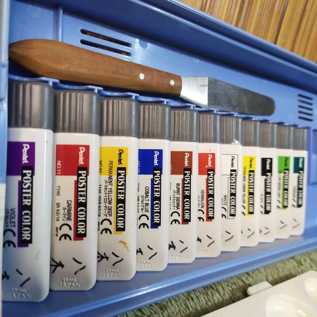 PENTEL Painting Set (Category: Craft Supplies & Tools) located in Malolos. Submitted by jestrelita (Listing ID 1176942382, Image 3). Description: PENTEL Painting Set P580 - 7pcs paint brush - 11pcs. poster color - spatula - paint tray pallettes - please check photos - good condition.