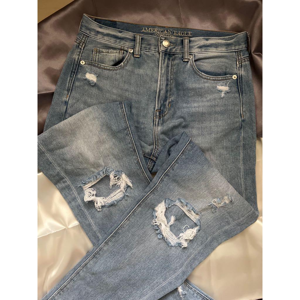 American Eagle Ripped Jeans, Women's Fashion, Bottoms, Jeans on Carousell