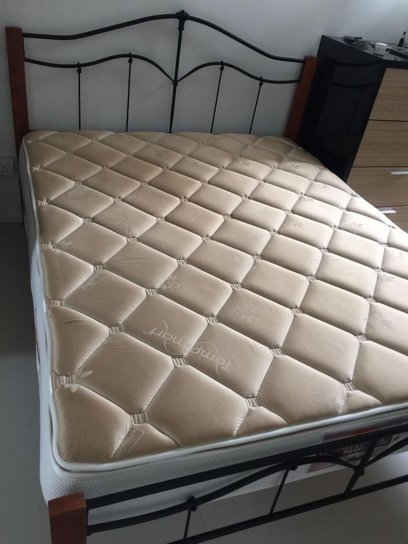 Slumberland TempSmart Queen Size Mattress, Furniture & Home Living