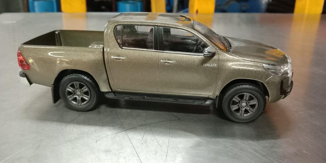 toyota hilux, Hobbies & Toys, Toys & Games on Carousell