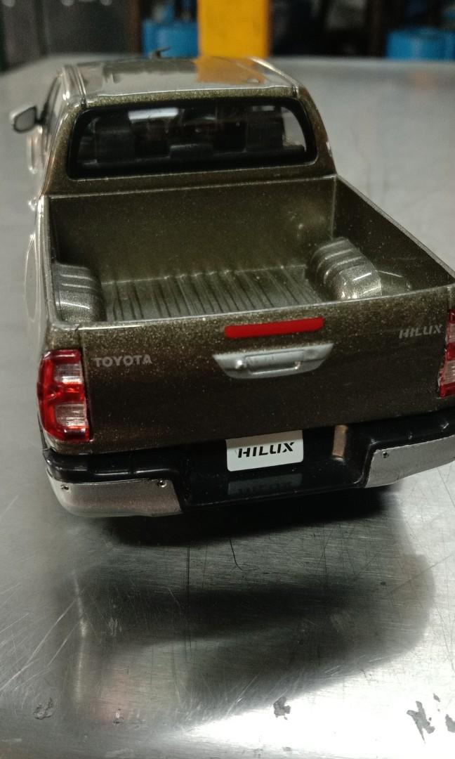 toyota hilux, Hobbies & Toys, Toys & Games on Carousell