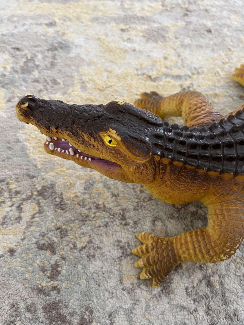 Toys r Us Rubber Life like Alligator, Hobbies & Toys, Toys & Games on