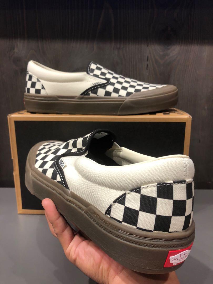 Party checker vans slip online on