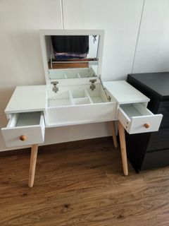(Category: ) located in . Submitted by diwardrobe (Listing ID 1176899383, Image 1). Description: .